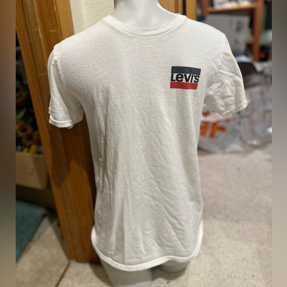 Levi’s shirt size Small